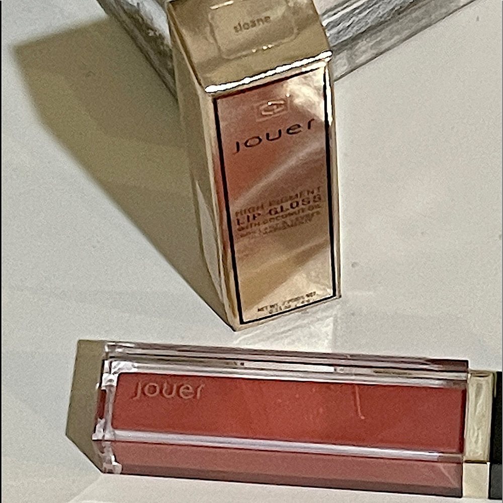 Jouer - 🌸(NIB)🌸High pigment lip gloss - Sloane (warm coral nude).